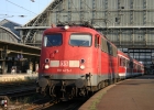 Am 23.09.2005 beschleunigt 110 475 ihre RB aus Bremen Hbf heraus.