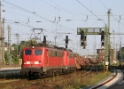 Über Jahre war der Stahlplattenzug in Bremen Hbf eine feste Leistung der Schraubeneimer - hier fahren 140 807 und 140 774 am 05.09.2005 durch Bremen Hbf.