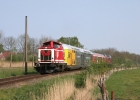 Am 28.04.07 fahren EVB 410 01 und MEH V200 033 mit einem VLV Sonderzug zwischen Bützenflether Sand und Wöhrden.