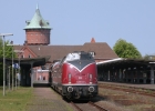 Am 28.04.07 steht MEH V200 033 mit einem VLV Sonderzug im Bahnhof Cuxhaven.